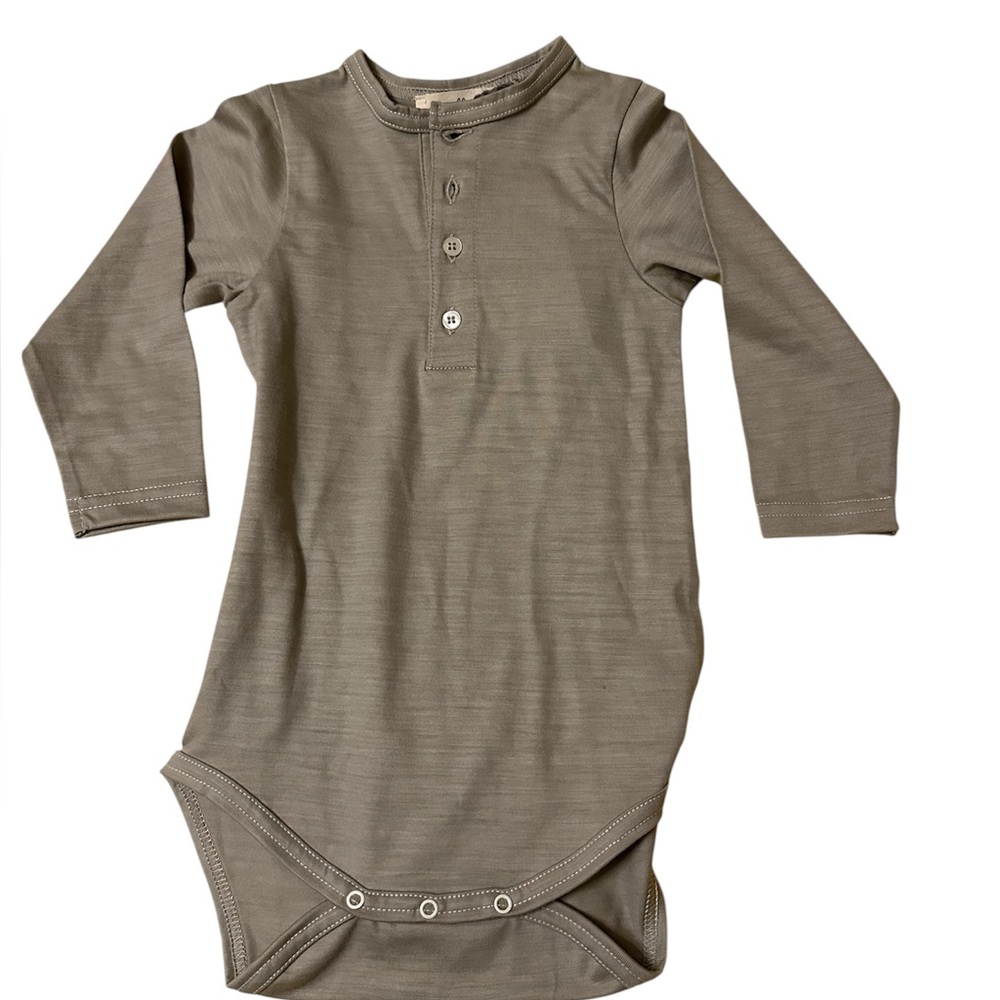 NWT Smalls 6-12 month 100% merino wool body suit